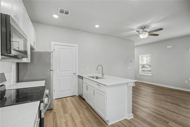 401 S 29th, Rogers, AR 72758