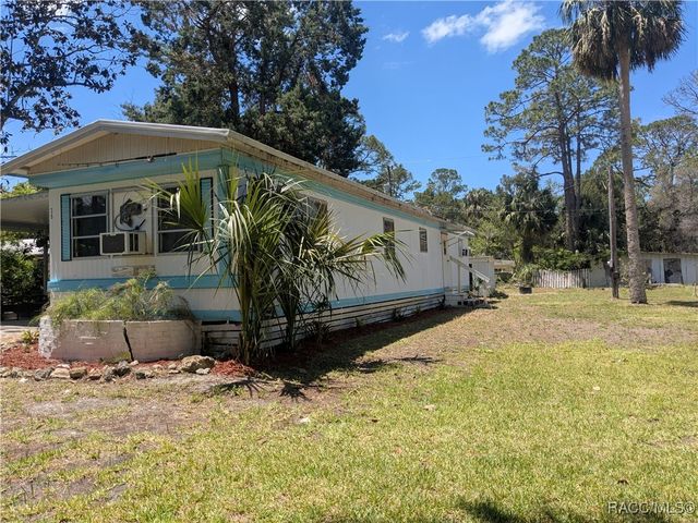 35 63rd Street, Yankeetown, FL 34498