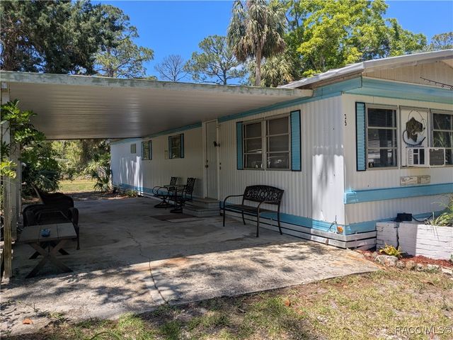 35 63rd Street, Yankeetown, FL 34498