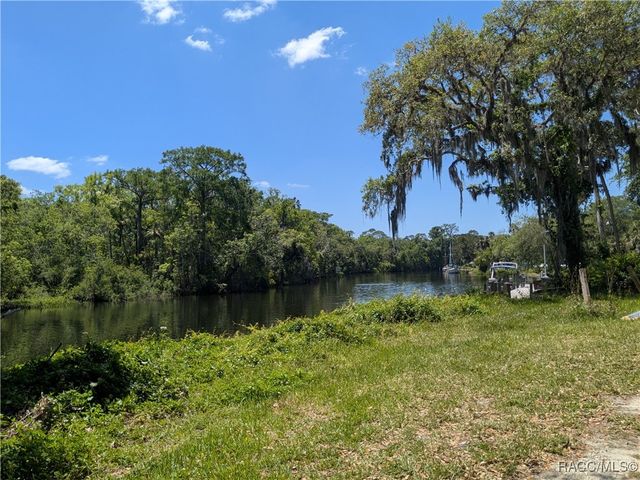 35 63rd Street, Yankeetown, FL 34498