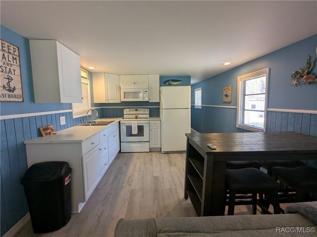 35 63rd Street, Yankeetown, FL 34498