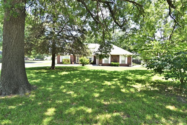 201 N Coo Y Yah Street, Pryor, OK 74361