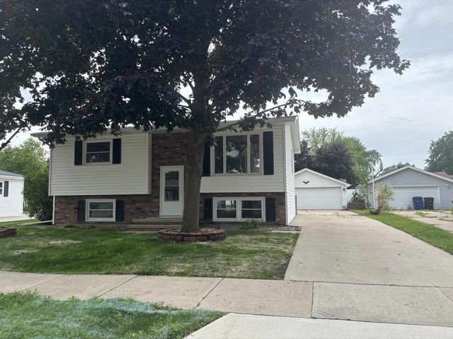 1135 GREENFIELD TRAIL, Oshkosh, WI 54904