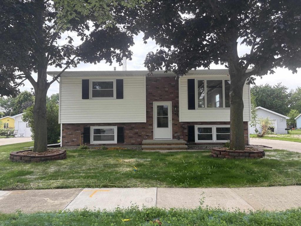 1135 GREENFIELD TRAIL, Oshkosh, WI 54904