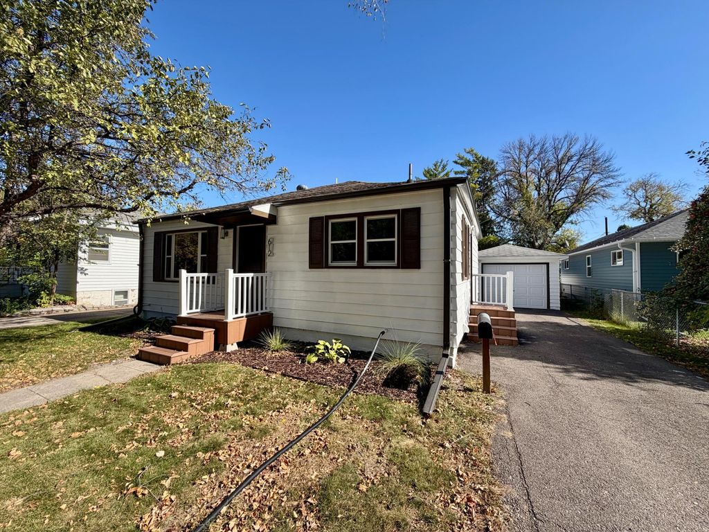 612 16th Street N, Moorhead, MN 56560