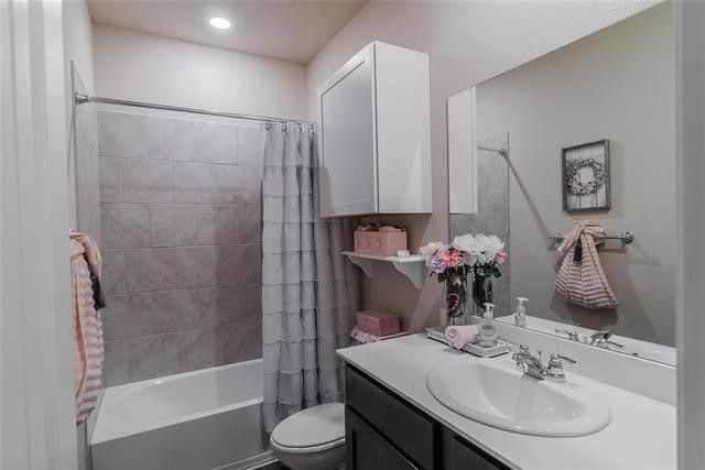 562 Jamestown Lane, Fate, TX 75189