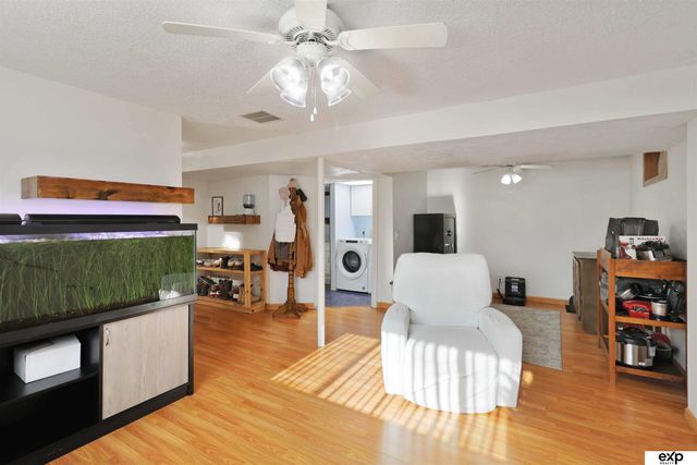 7778 Greenleaf Drive, La Vista, NE 68128