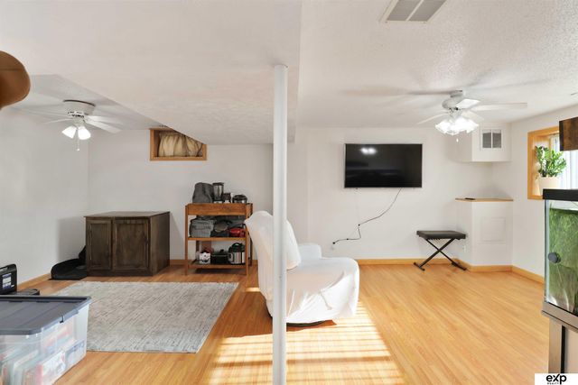 7778 Greenleaf Drive, La Vista, NE 68128