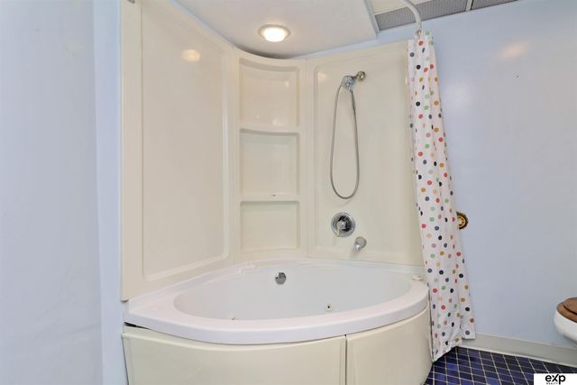 7778 Greenleaf Drive, La Vista, NE 68128