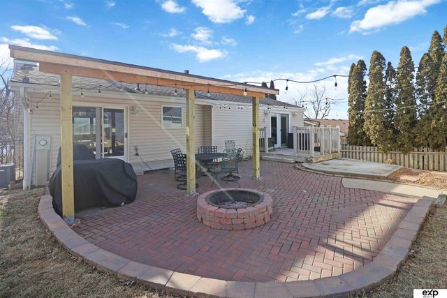 7778 Greenleaf Drive, La Vista, NE 68128