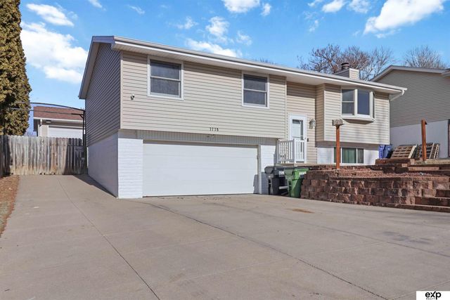 7778 Greenleaf Drive, La Vista, NE 68128