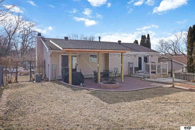 7778 Greenleaf Drive, La Vista, NE 68128