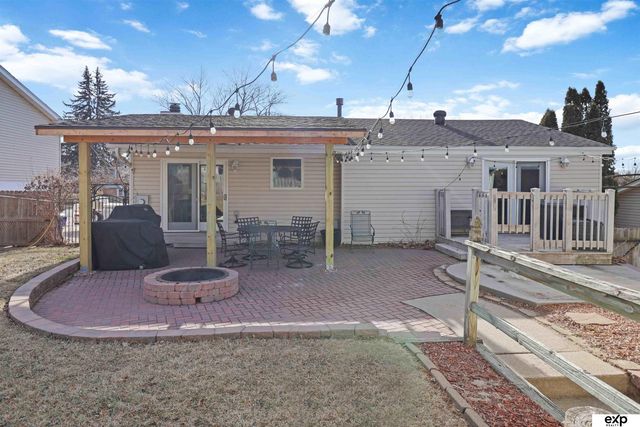 7778 Greenleaf Drive, La Vista, NE 68128