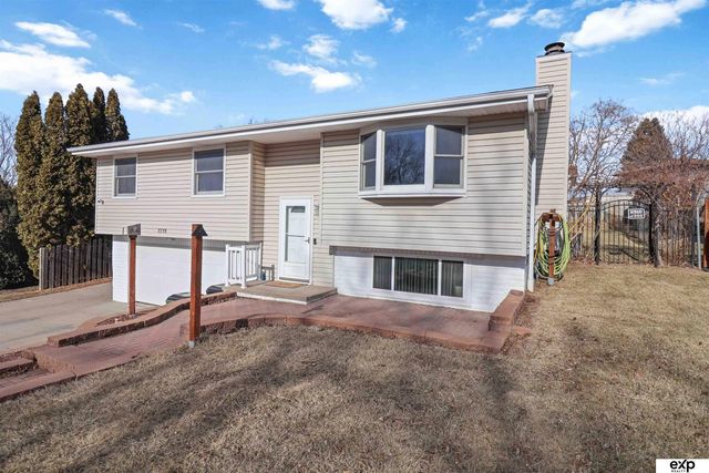 7778 Greenleaf Drive, La Vista, NE 68128