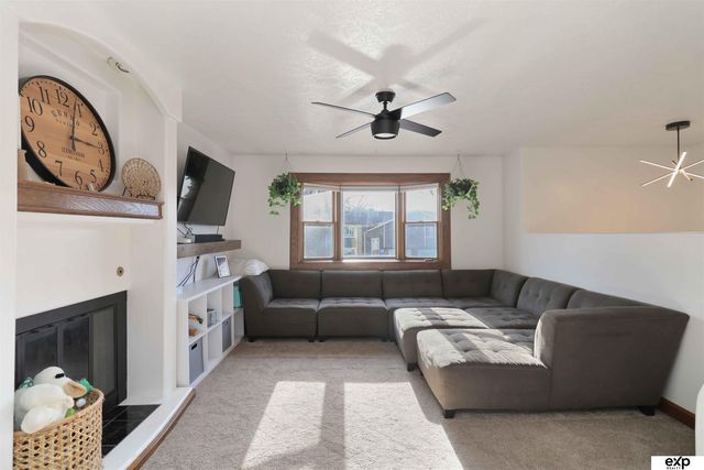 7778 Greenleaf Drive, La Vista, NE 68128