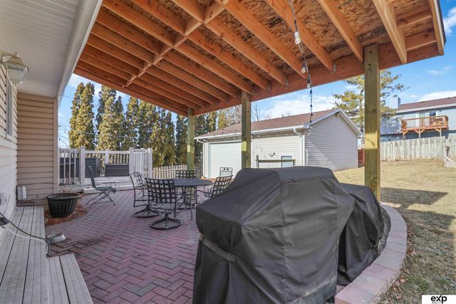 7778 Greenleaf Drive, La Vista, NE 68128