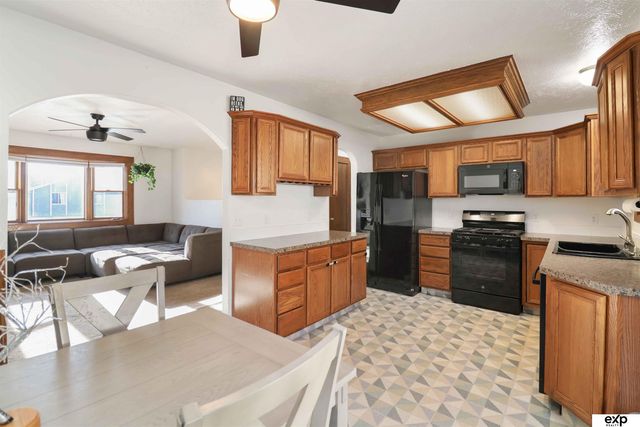 7778 Greenleaf Drive, La Vista, NE 68128