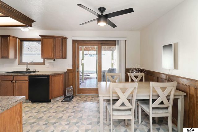 7778 Greenleaf Drive, La Vista, NE 68128