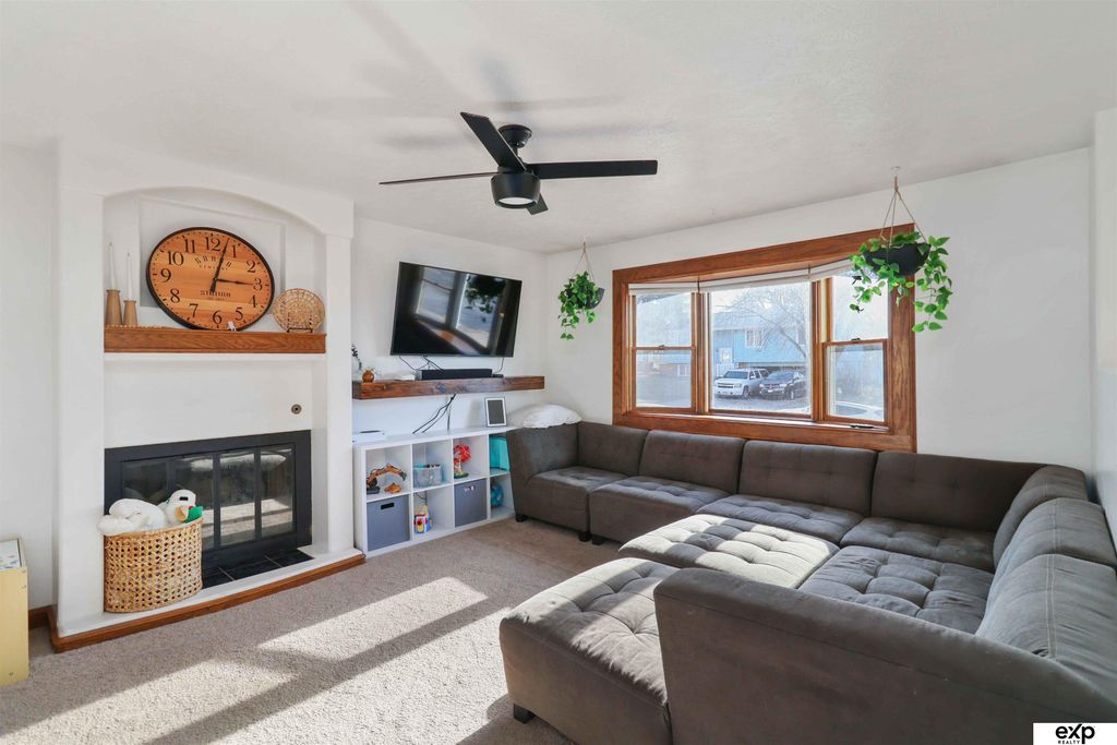 7778 Greenleaf Drive, La Vista, NE 68128