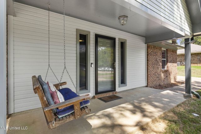 104 Mcclendon Drive, Raymond, MS 39154
