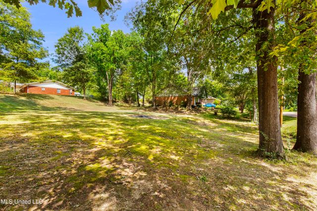 104 Mcclendon Drive, Raymond, MS 39154