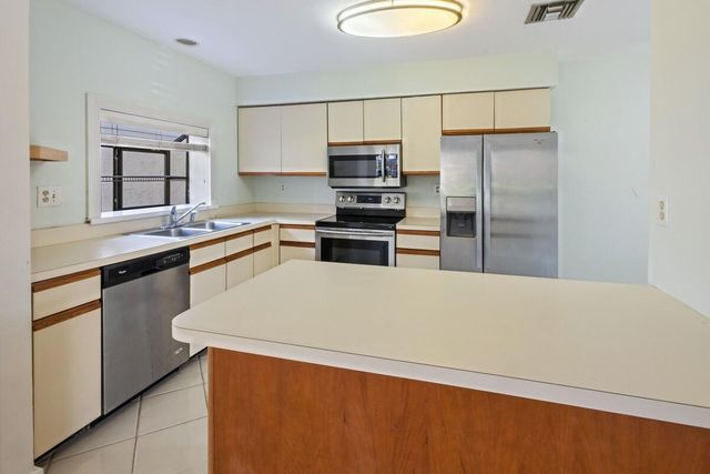 124 Chelsea Lane S, Plantation, FL 33324