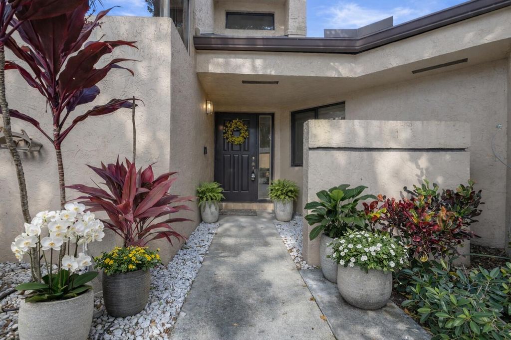 124 Chelsea Lane S, Plantation, FL 33324