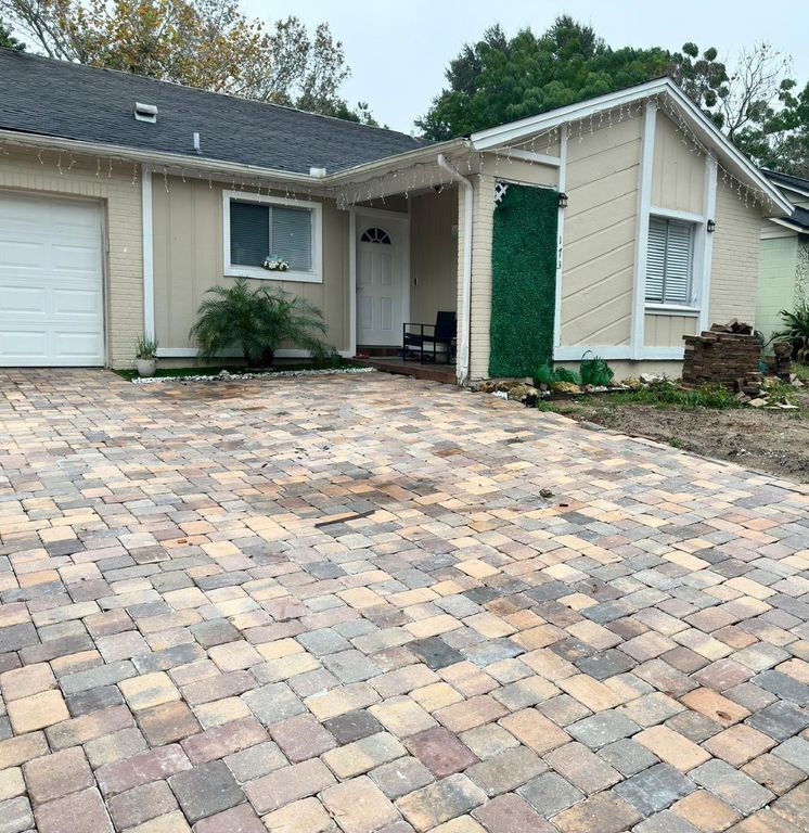 Image 2 of property listing at 173 LAKE DRIVE, Orlando, FL 32835