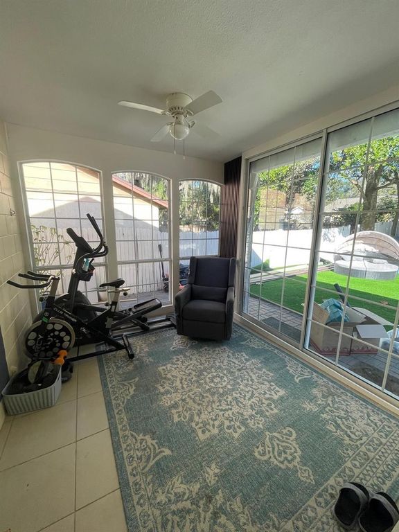 Image 12 of property listing at 173 LAKE DRIVE, Orlando, FL 32835