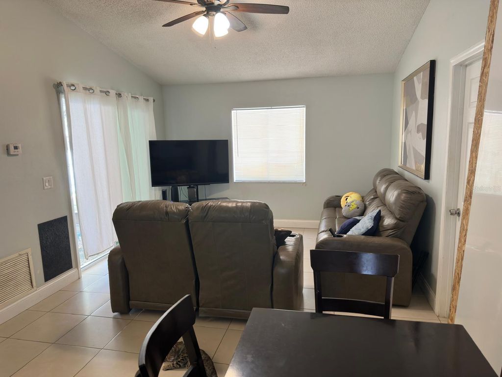 Image 17 of property listing at 173 LAKE DRIVE, Orlando, FL 32835