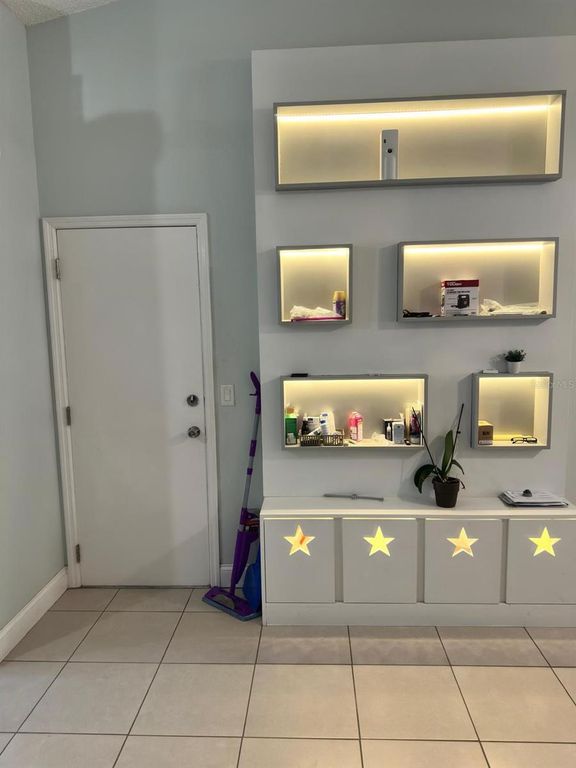 Image 18 of property listing at 173 LAKE DRIVE, Orlando, FL 32835