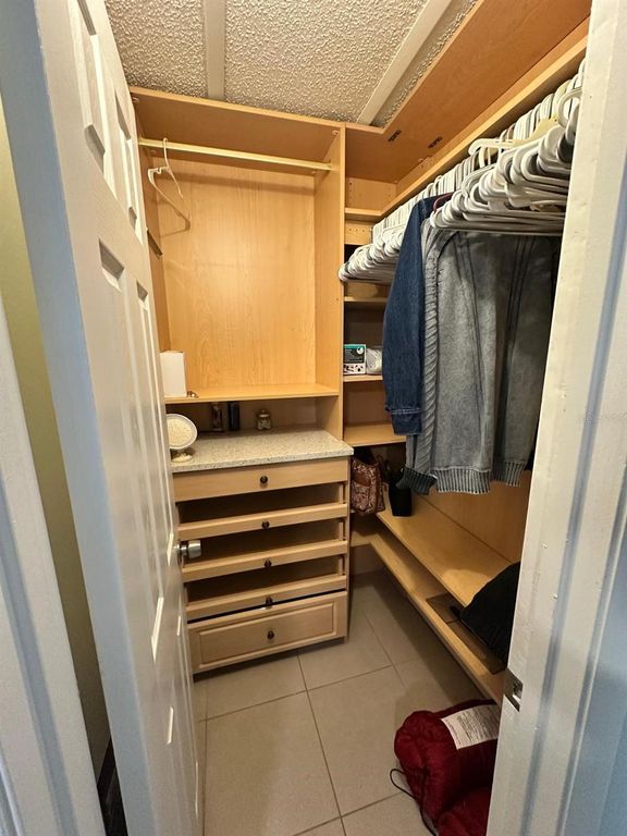 Image 25 of property listing at 173 LAKE DRIVE, Orlando, FL 32835