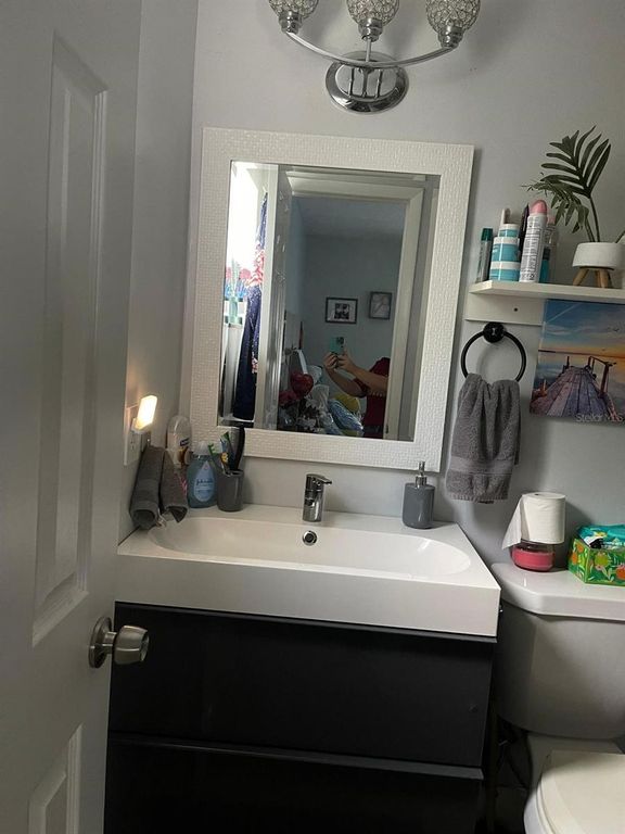 Image 26 of property listing at 173 LAKE DRIVE, Orlando, FL 32835