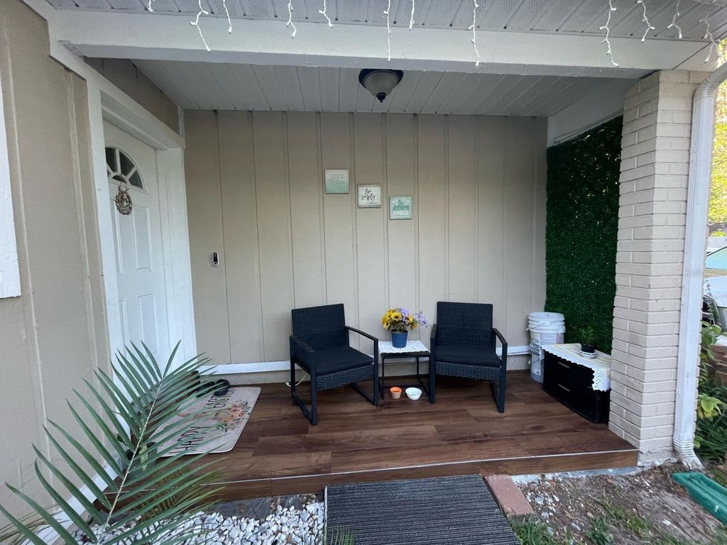 Image 4 of property listing at 173 LAKE DRIVE, Orlando, FL 32835