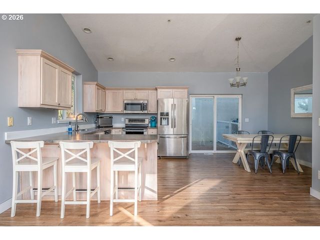 518 Se ESPINOSA St, Estacada, OR 97023