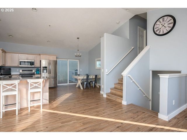 518 Se ESPINOSA St, Estacada, OR 97023