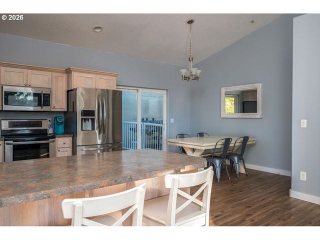 518 Se ESPINOSA St, Estacada, OR 97023