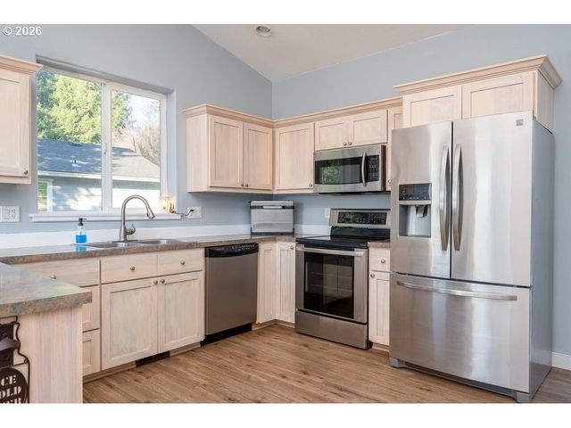 518 Se ESPINOSA St, Estacada, OR 97023