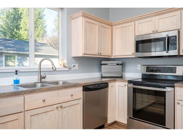 518 Se ESPINOSA St, Estacada, OR 97023