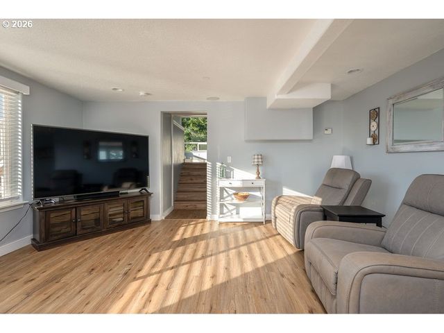 518 Se ESPINOSA St, Estacada, OR 97023