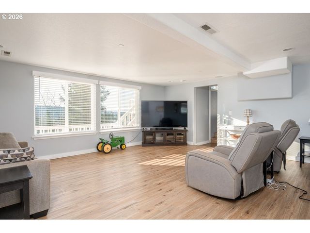 518 Se ESPINOSA St, Estacada, OR 97023