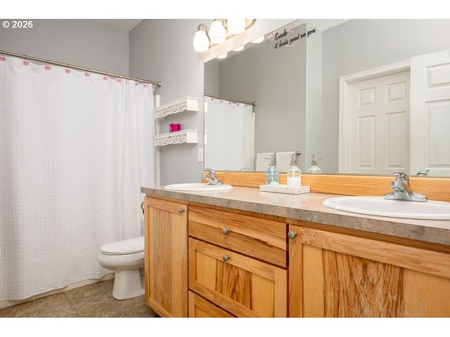 518 Se ESPINOSA St, Estacada, OR 97023