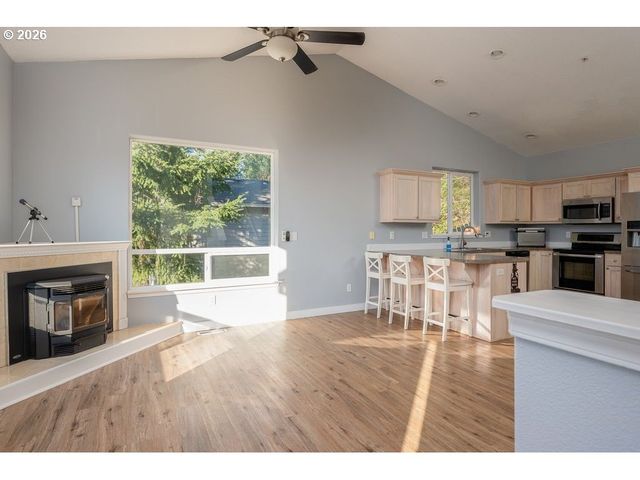 518 Se ESPINOSA St, Estacada, OR 97023