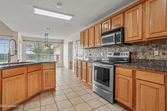 11313 N River Vue Circle, Biloxi, MS 39532