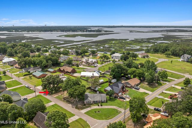 11313 N River Vue Circle, Biloxi, MS 39532