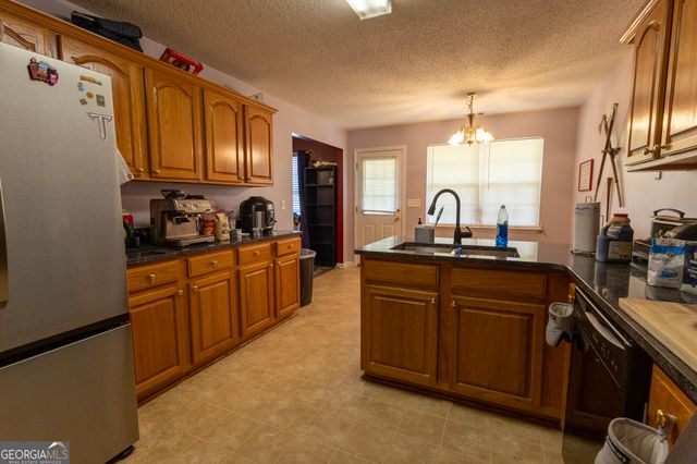 401 Links View Drive, Bonaire, GA 31005