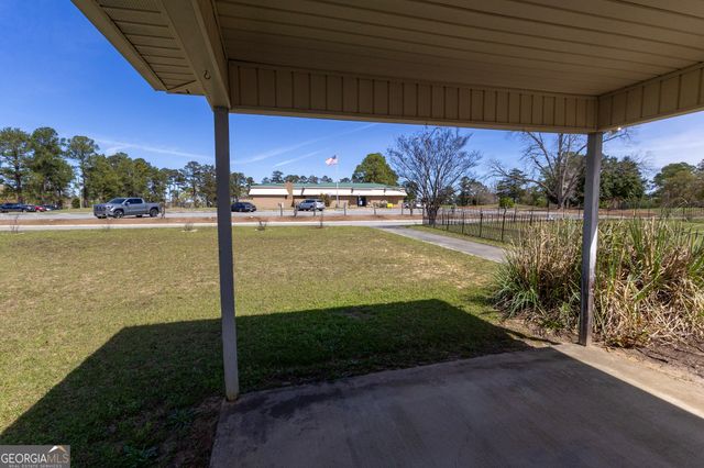 401 Links View Drive, Bonaire, GA 31005