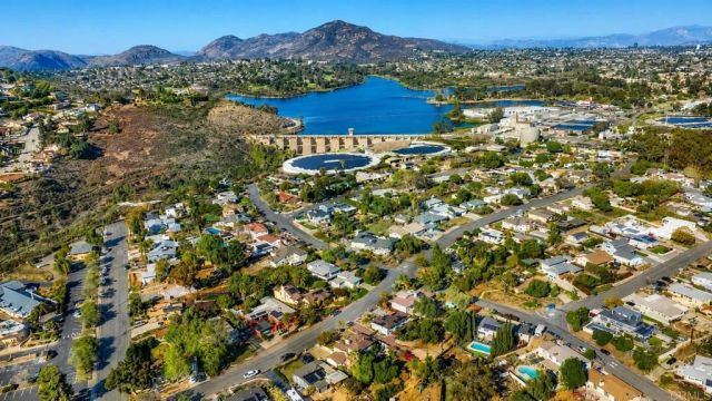 6887 Colorado Ave, La Mesa, CA 91942