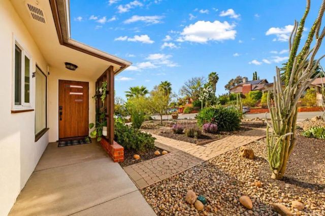 6887 Colorado Ave, La Mesa, CA 91942