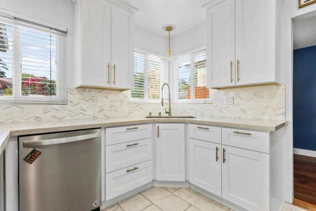 6887 Colorado Ave, La Mesa, CA 91942